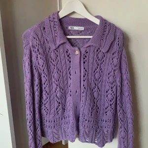 Lila kofta från zara - Lavendellila as snygg kofta från zara!! Vädligt gott skick