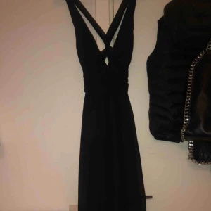  - Aldrig använda långklänning med öppen rygg, storlek 38 från nelly