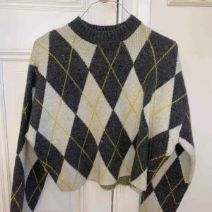  - Helt ny oanvänd tröja från hm