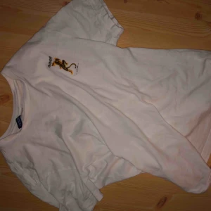  - Jätte cool tröja med jätte cool rygg från H&M men! 🍒