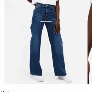  - Intressekoll på mina mörkblå jeans från monki i modellen Yoko strl 26. 250kr + frakt🤛🏻