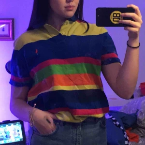 Pikétröja  - jättenice oversized ”skjorta”. Köpt på secondhand så dne e lite sliten. Ralph Lauren men vet inte om de är äkta!