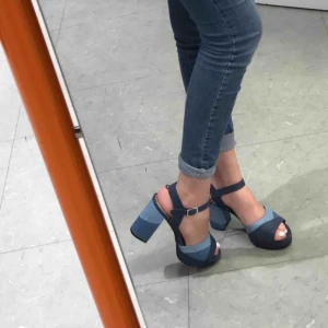  - Oanvända klackar i jeanstyg. Så snygga men kommer tyvärr inte till användning för mig. 👖👠