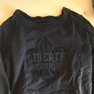  - 💙💙Skriv privat för mer info om plagget. Frakten är oftast 63kr med postkort skicka lätt men om det är mindre plagg=billigare. Är öppen för byte. Paketpris går att fixa!! Tveka inte att höra av er vid frågor!! 🥰🥰🥰