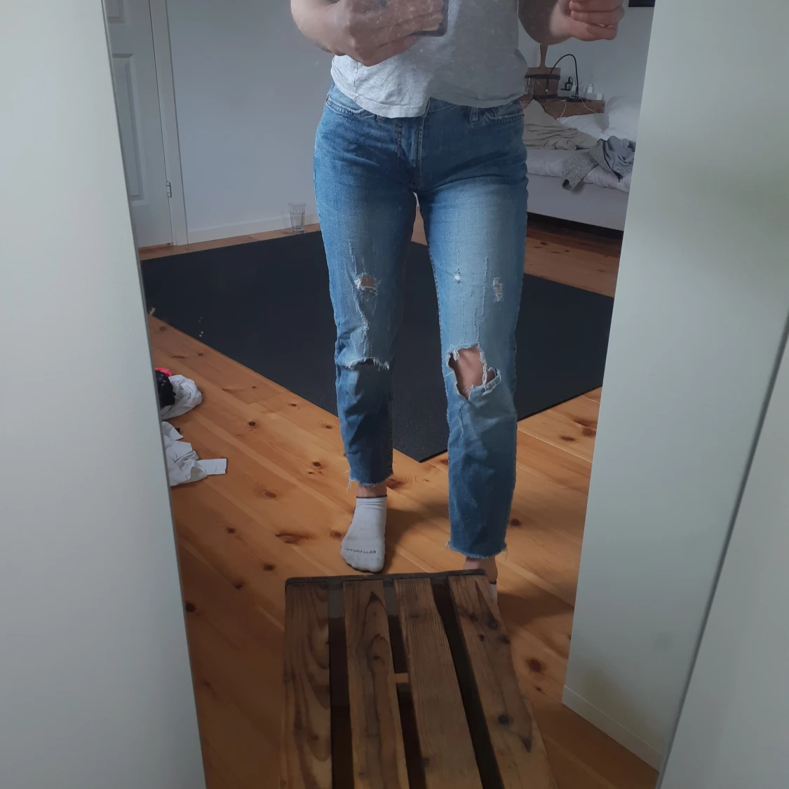 Jeans med slitningar  - 91