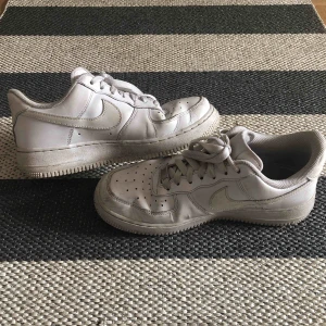  - Säljer mina Nike Air Force 1 i storlek 40. 💖💖