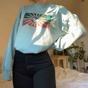  - Skitfin collagetröja i typ mintfärg (se andra bilden). Köparen står för frakt💘💘