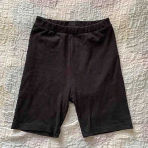  - Frakt ingår i priset. Cykelbyxor från Missguided.