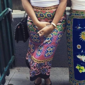 Kjol - Super fin kjol i silkesmaterial från Zara med slits på vänsta sidan. Använd 1 gång. Säljer pga blivit för liten.. 