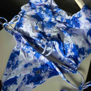  - Bikinitrosa+bikinitopp från zaful i storlek M men mer en S. Superbra kvalite! Frakt ingår🥰