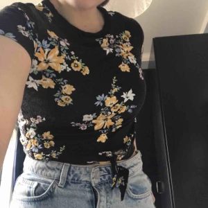  - Fin, somrig topp från hm. Storlek XS, men passar även S