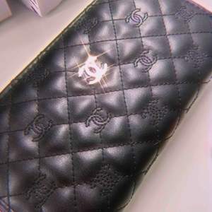 Fake Coco Chanel plånbok köpt i Turkiet för ett halvår sen, väldigt bra kvalité och aldrig använd. Nypris 300kr💗💗