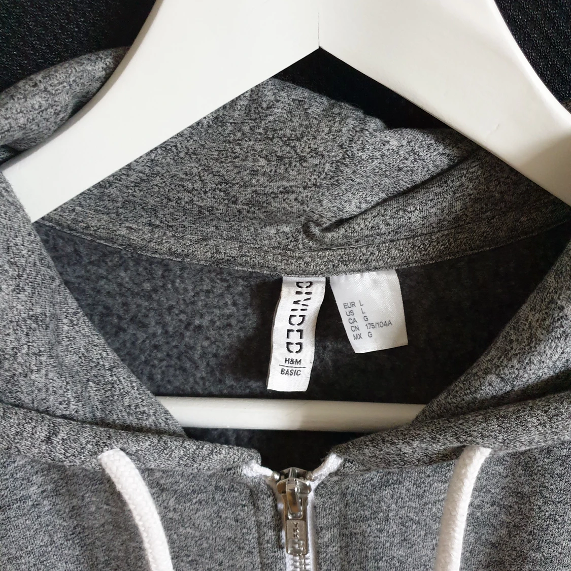 Grå tjocktröja  - 91
