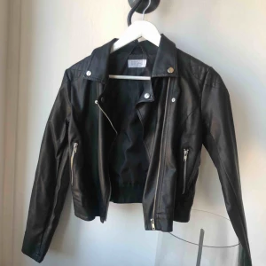  - Skinnjacka aldrig använd