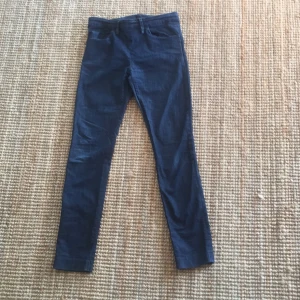  - Fina nästan oanvända acne jeans. 