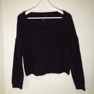  - svartbrun stickad tröja från hm, något kortare i modellen