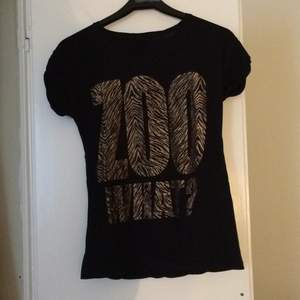 T-shirt från GinaTricot
Pris: 100 (inkl frakt)
Finns: Tollarp
