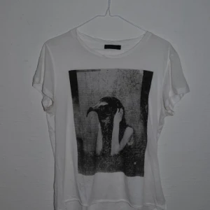  - Tiger of sweden, snygg t-shirt. Sparsamt använd. 