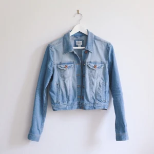  - Jeansjacka från Forever21. 