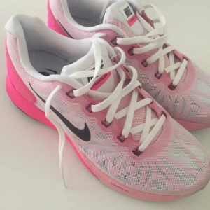  - Helt oanvända Lunarglide 6, säljes pga fel storlek.