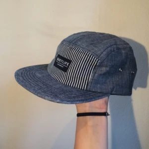  - snygg blå/gråaktig keps från quiet life, helt oanvänd!!