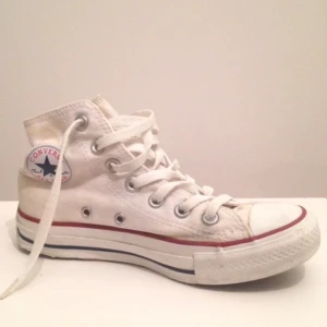  - Converse all star i storlek 35 men passar också en med små 36 (går även att ta ut sulor). Bra skick! Kan mötas i Stockholm eller skicka mot att köparen betalar frakt. Swish/paypal/konto/kontant.