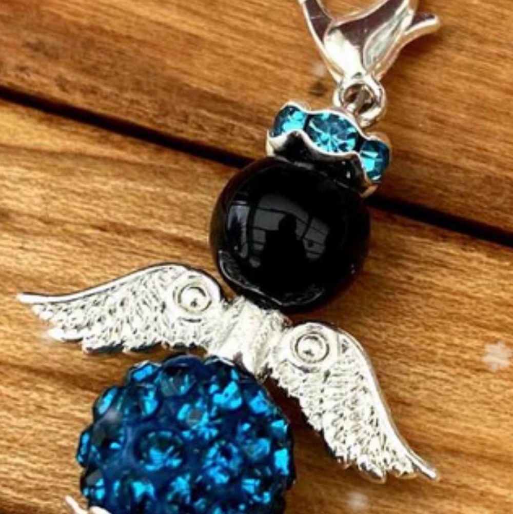 Hej jag undrar bara ifall det finns något intresse ifall jag börjar sälja sånna här fina änglar? Skriv gärna! . Accessoarer.