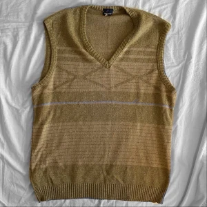 Väst - Grön väst i nyskick, knappt använd. Strl s-m