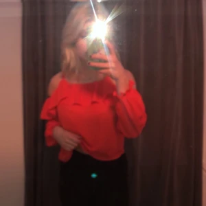 Orange snygg tröja storlek 38 - Ifrån Gina tricot storlek 38 men funkar som 36 med 