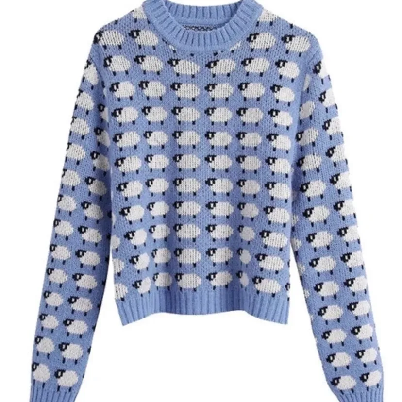 ”Sheep jacquard knit sweater” från the Urban Gap brand! Storlek L men sitter som s/m! . Stickat.