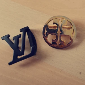 Äkta till bälte (män)  - Fint skick 300 för en bägge för 450 för bägge läder band medföljer om man vill 😊