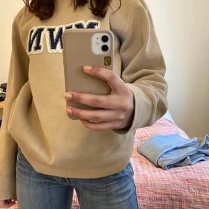 Collegetröja  - Brun vintage tröja🤎 mötas upp eller fraktas( köparen står för frakten)