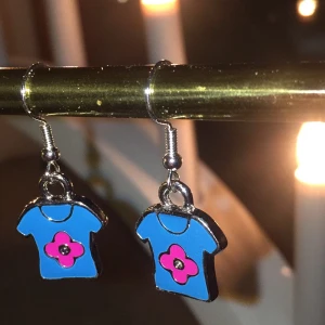 Unika Örhängen 💙 - Så finna örhängen! 24kr +11kr i frakt 💜