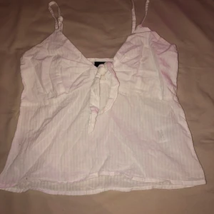 Linne✨ - Gulligt linne från Gina med knytning mellan brösten✨