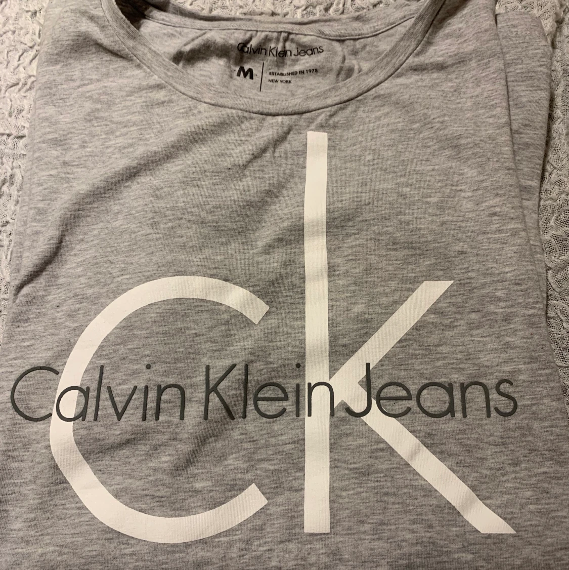 Tshirt från Calvin Klein i M - 90