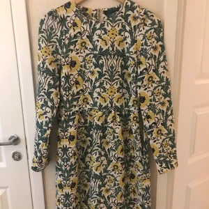 Klänning ZARA - Härlig sommar klänning i strl M (passar även S)