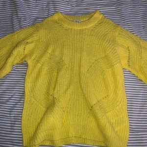 Stickad tröja strl xs - Stickad tröja strl xs från Jacqueline de Young.