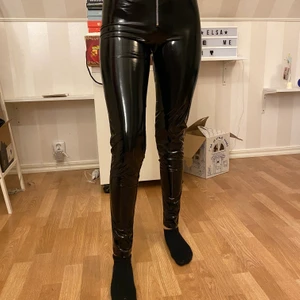 Lackbyxor - Snygga lackbyxor, ändast använda få gånger. Normal passform och sitter snyggt. 