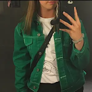 💚En grön jeansjacka från Missguided i storlek 36
