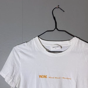 Wood Wood T-Shirt - T-shirt från Wood Wood! Storlek S, dam! Köpare står för frakt!