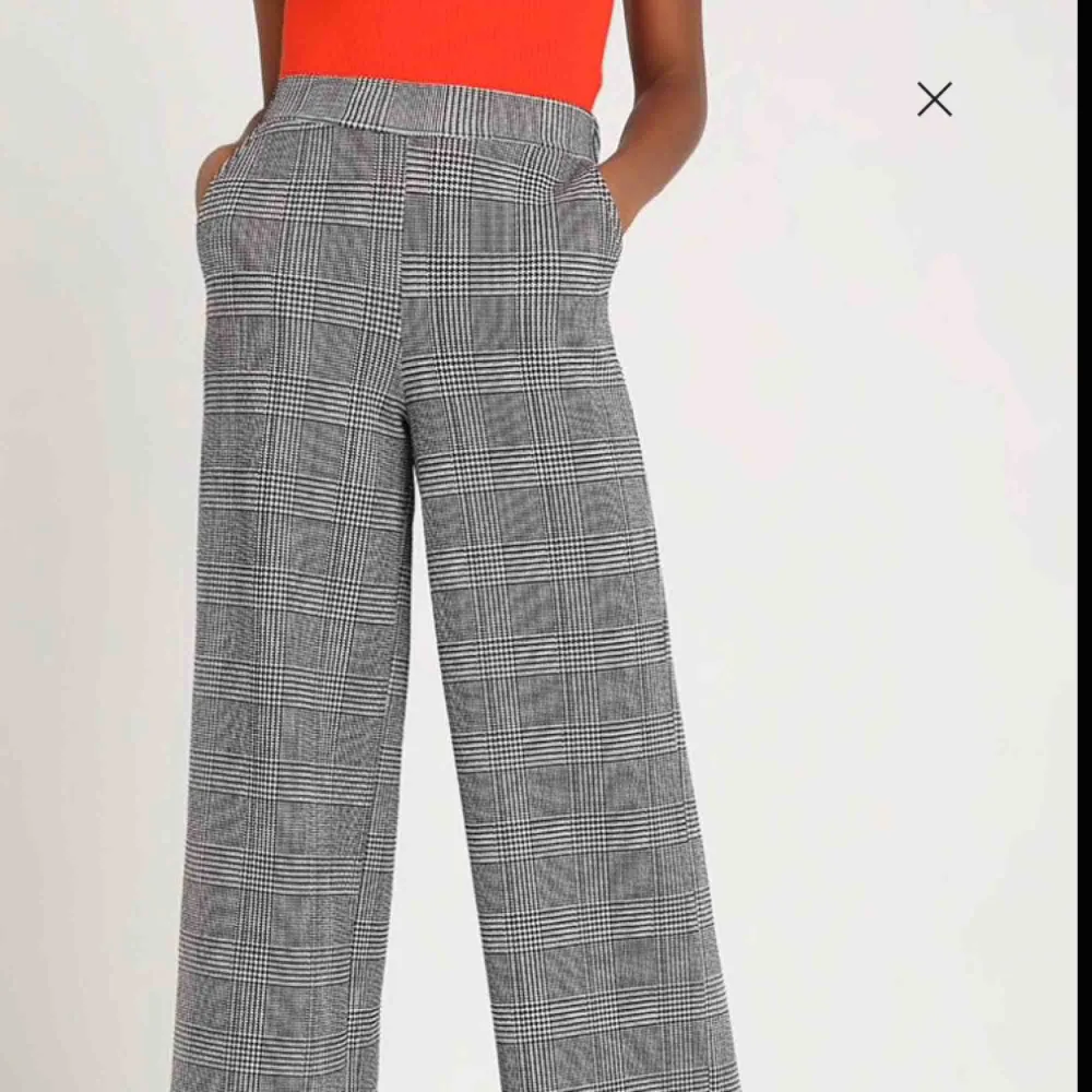Sååå coola byxor! Från Gina tricot och verkligen så så så sköna! Jag bjuder på frakten så skynda fyndaaaa. Jeans & Byxor.