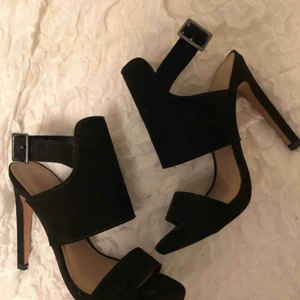 Klackskor - Ett par svarta stövletter från Zara. Aldrig använda. Kan skicka på posten eller mötas upp i Stockholm! 