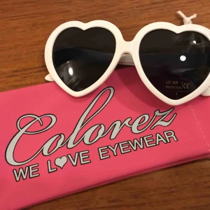  - ❤️💜🧡 vita hjärtformade solglasögon av bra kvalité. 49:- med frakt 