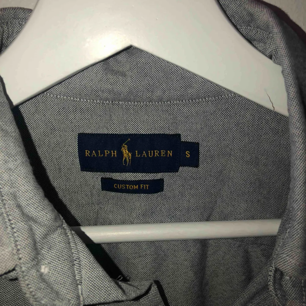 Ralph Lauren skjorta, knappt använd. 300kr+ frakt eller bud! Allt ska bort. Skjortor.