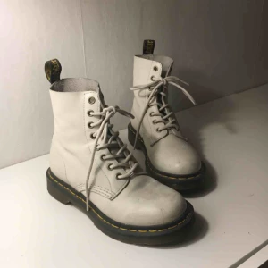  - Superfina vita Dr. Martens i jättebra skick💞💞