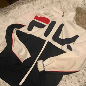  - Jacka/med dragkedja 