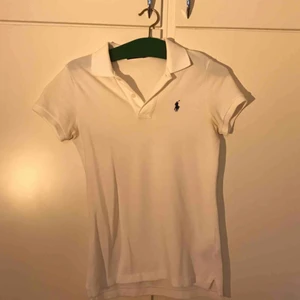  - 2 snygga polos från RL, båda i samma modell. Passar även mig som är S, skriv för fler bilder!