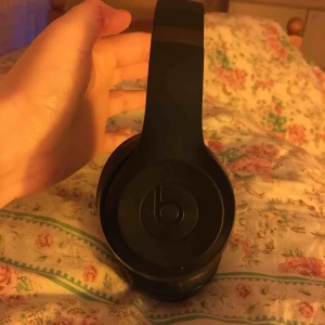  - Nypris 2500kr witeless,knappt använda! Laddare kommer men ENDAST KABELN! Inga oseriösa Kunder!!! ✌🏽☺️ möts annars i Centrala Stockholm!