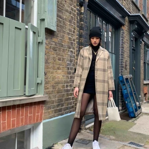  - DISKUTERBART PRIS Rutig kappa ifrån Weekday, frakt tillkommer! 