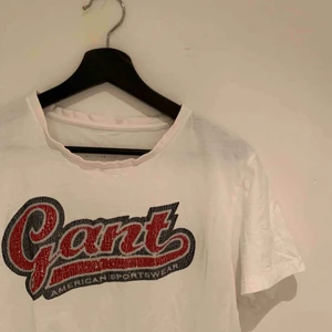  - Sjuk vintage tshirt från 07 Passar Medium